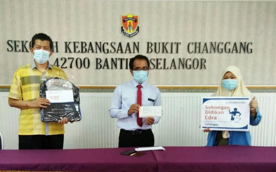 Sumbangan beg sekolah dan baucer oleh EDRA Kuala Langat Power Plant, Selangor.